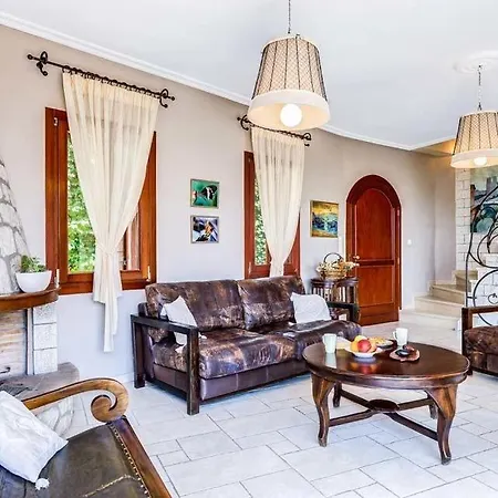 Villa Rachi Sleeps 8 Pool Air Con Wifi *